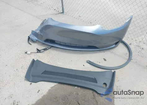 2025 Tesla Model Y Long Range Dual Motor All-Wheel Drive z USA, uszkodzony, nr VIN 7SAYGDED7SA357679